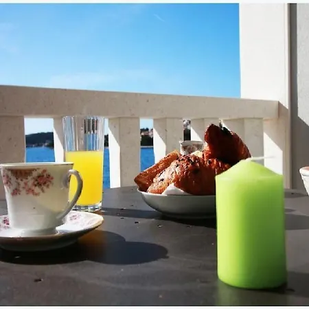 J I M By The Sea Daire