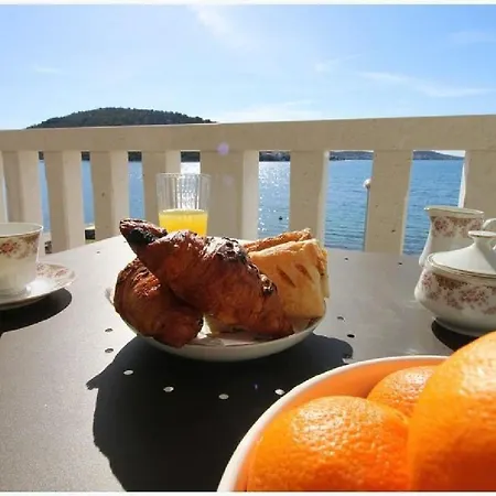 아파트 J I M By The Sea *