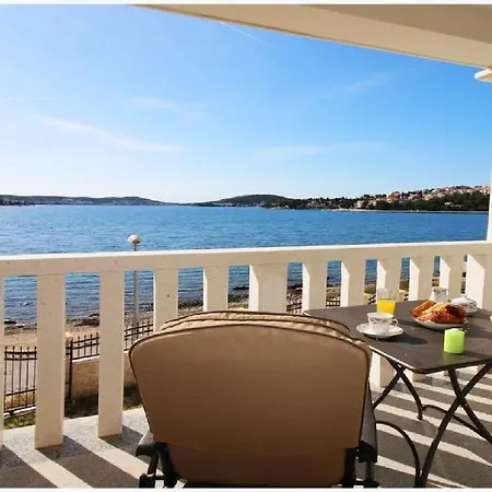 Apartment J I M By The Sea
