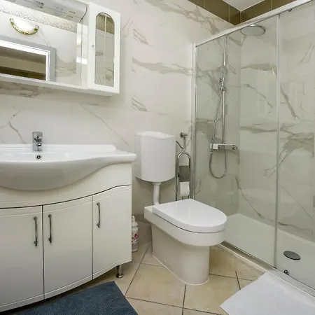 J I M By The Sea 로고즈니차