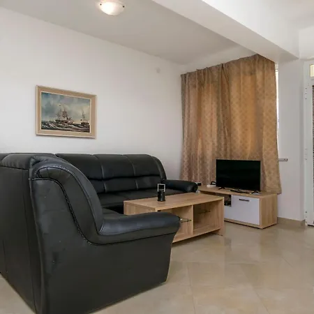 J I M By The Sea Apartment