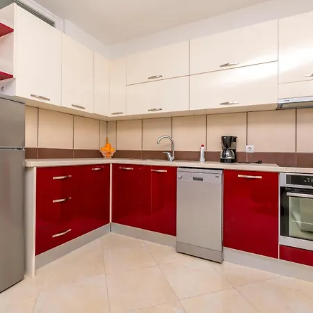 J I M By The Sea 로고즈니차