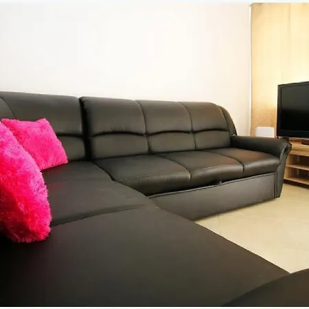 J I M By The Sea 로고즈니차