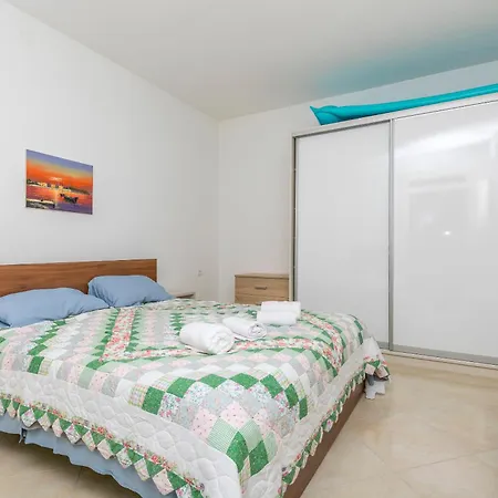 Apartment J I M By The Sea