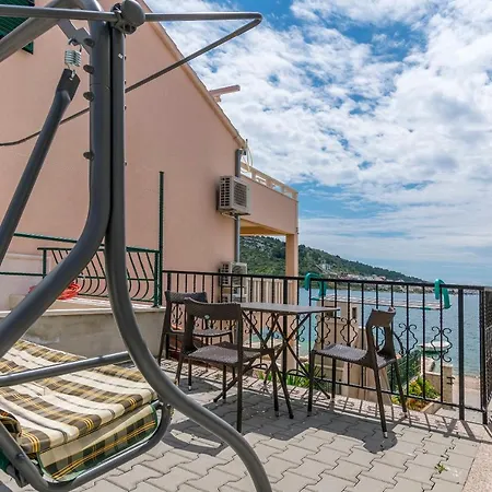 아파트 J I M By The Sea *