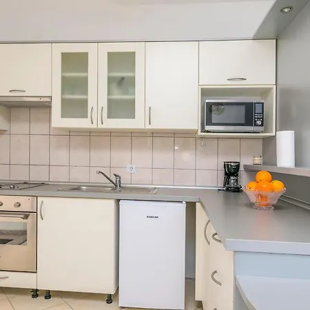 아파트 J I M By The Sea *